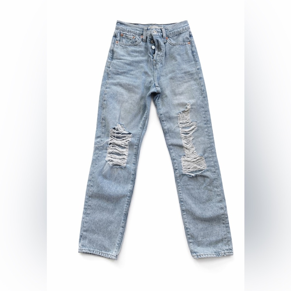 Levi’s Wedgie Straight Jeans 24 High Rise Distressed Light Wash